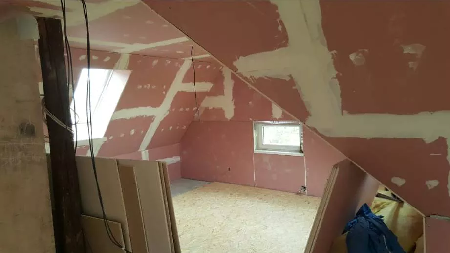 podkroví před rekonstrukcí
